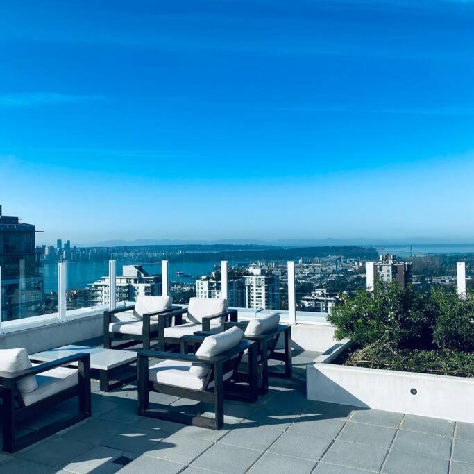 360º Rooftop Patio Views. Your-Home-Away-From-Home นอร์ทแวนคูเวอร์ ภายนอก รูปภาพ