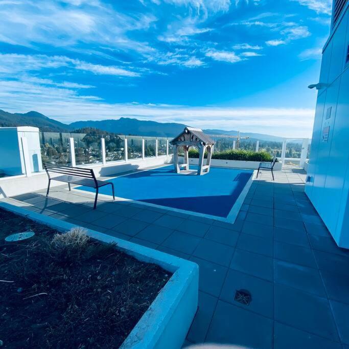 360º Rooftop Patio Views. Your-Home-Away-From-Home นอร์ทแวนคูเวอร์ ภายนอก รูปภาพ