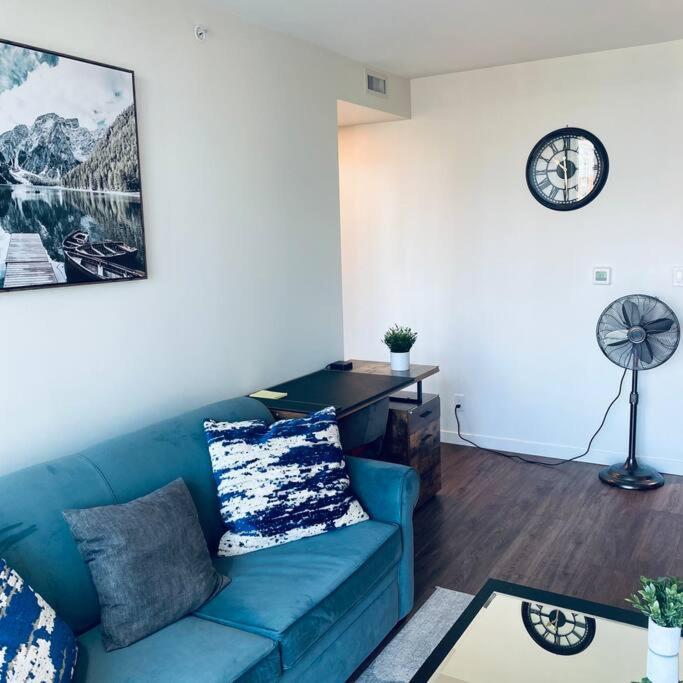 360º Rooftop Patio Views. Your-Home-Away-From-Home นอร์ทแวนคูเวอร์ ภายนอก รูปภาพ
