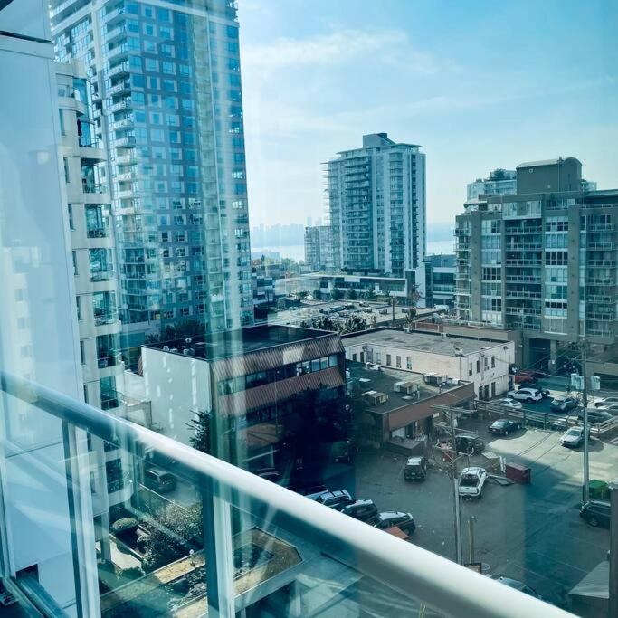 360º Rooftop Patio Views. Your-Home-Away-From-Home นอร์ทแวนคูเวอร์ ภายนอก รูปภาพ