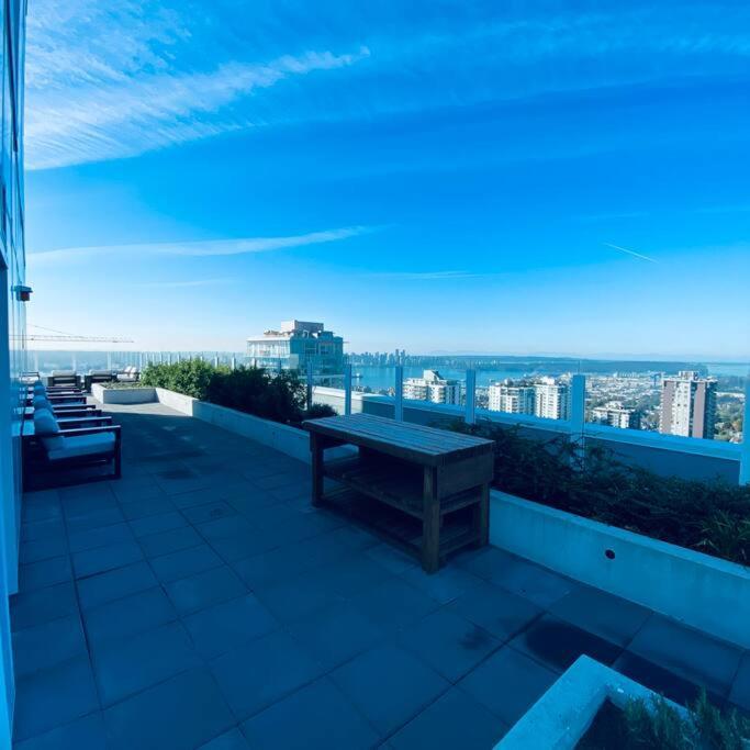 360º Rooftop Patio Views. Your-Home-Away-From-Home นอร์ทแวนคูเวอร์ ภายนอก รูปภาพ