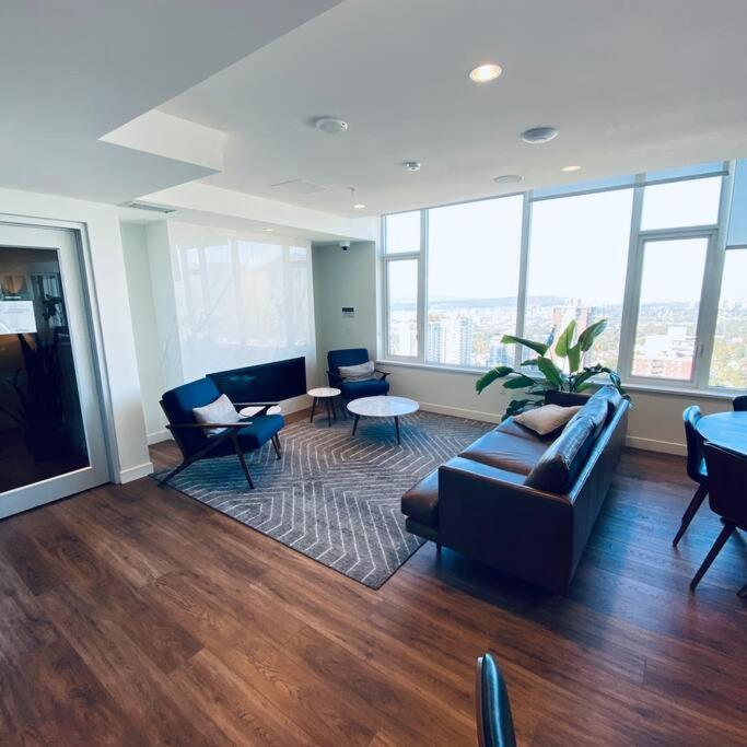 360º Rooftop Patio Views. Your-Home-Away-From-Home นอร์ทแวนคูเวอร์ ภายนอก รูปภาพ