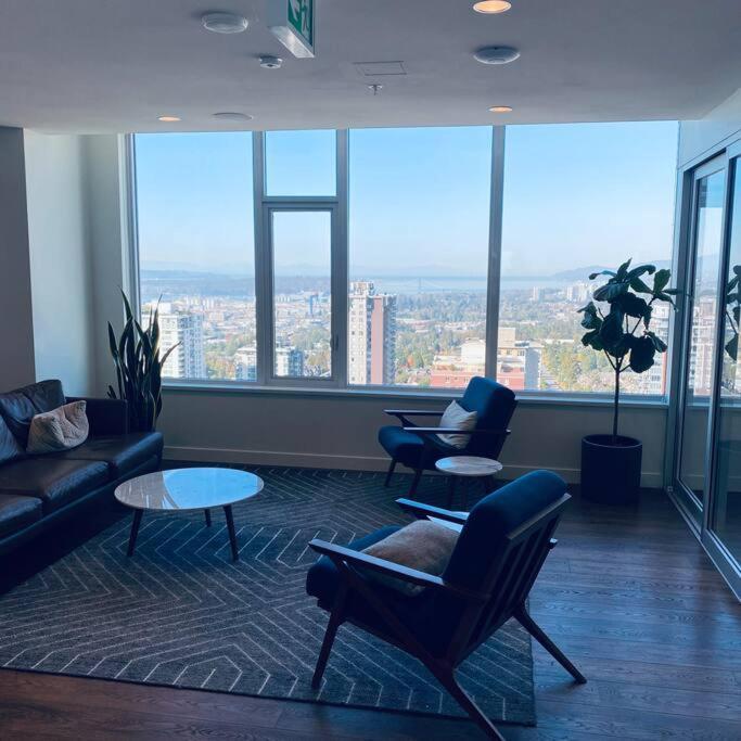 360º Rooftop Patio Views. Your-Home-Away-From-Home นอร์ทแวนคูเวอร์ ภายนอก รูปภาพ