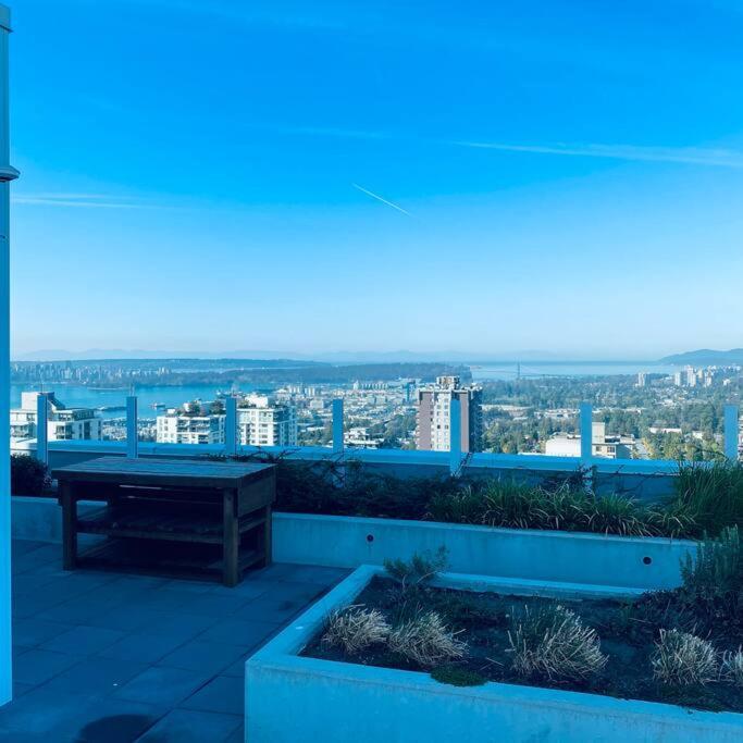 360º Rooftop Patio Views. Your-Home-Away-From-Home นอร์ทแวนคูเวอร์ ภายนอก รูปภาพ